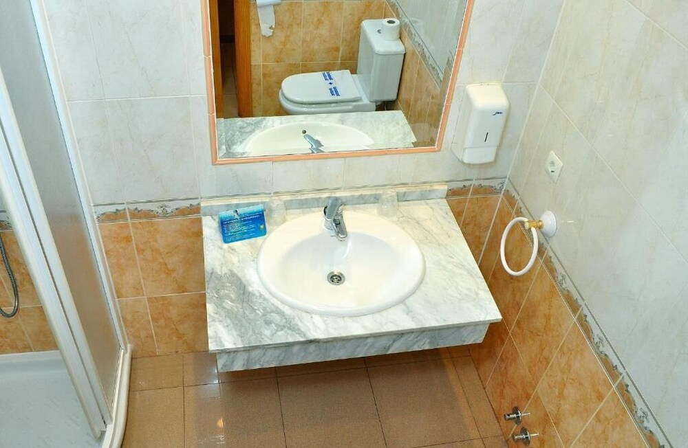 Hostal Valdepeñas by Bossh! Hotels