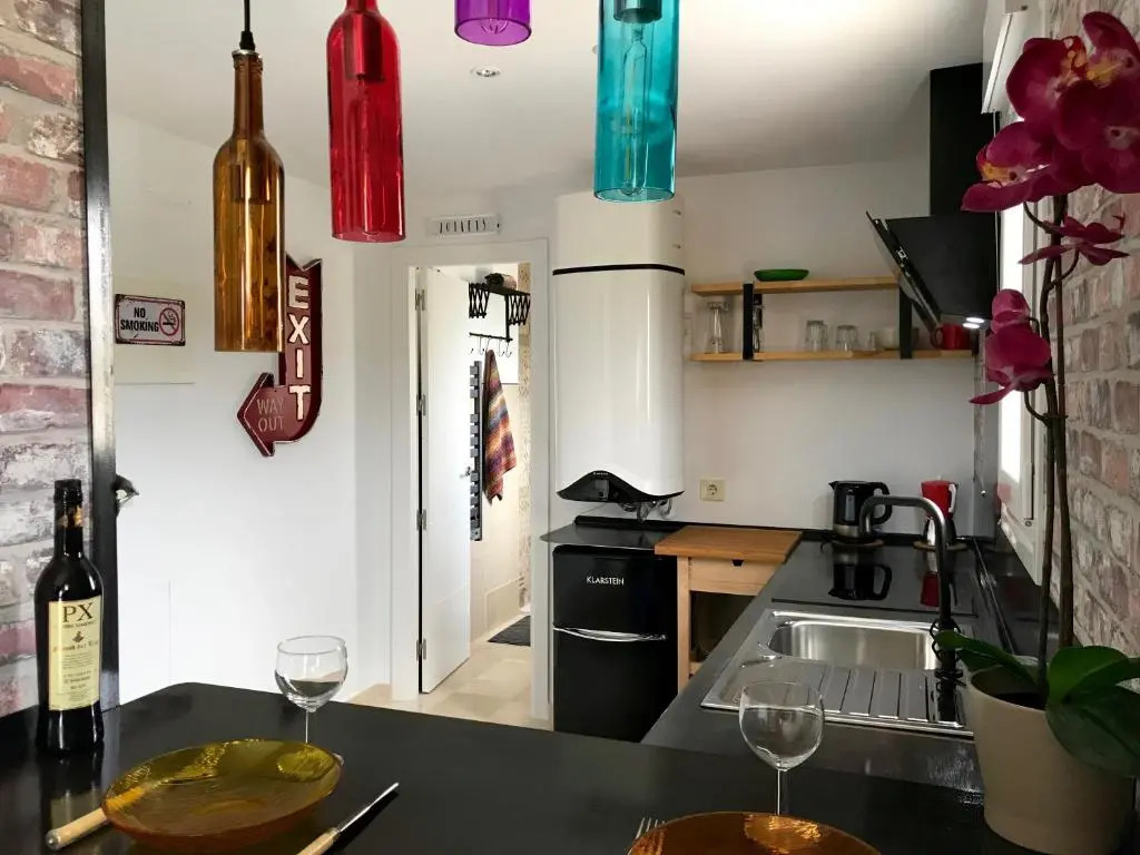 Studio "MOSAICO" WITH POOL, FIBRE OPTIC 600mb, PARKING, AIR CONDITIONER INCLUDED