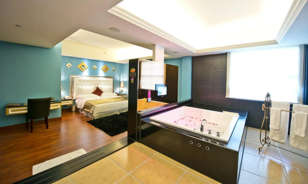 The Royal Pinnacle Hotel