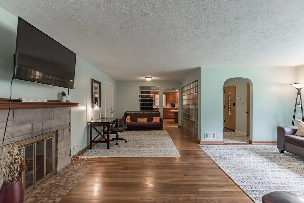 Quiet Comfy 2 Br Home In South Bend, Minutes From Notre Dame! Pet Friendly! 2 Bedroom Home by Redawning