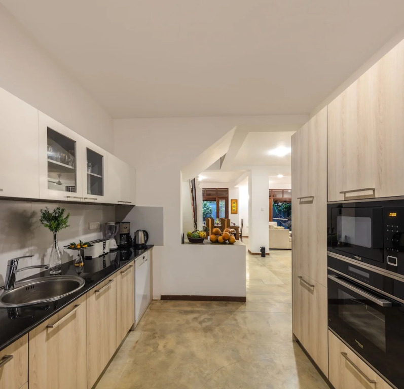 Ballarat Luxury Villa - Hikkaduwa