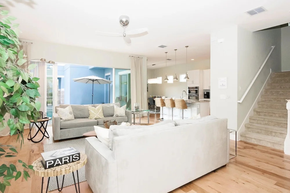Five Suites Luxury Home RE1492