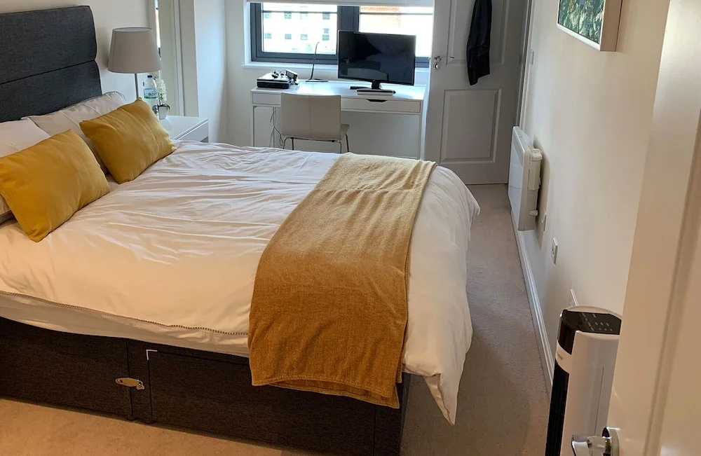 Continental Apartments at Wallis Square with Parking, WiFi & Netflix