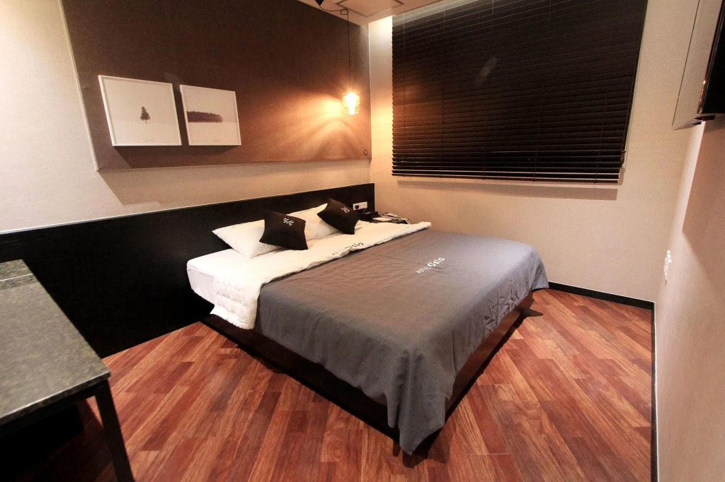 Beomil Brown Dot Hotel