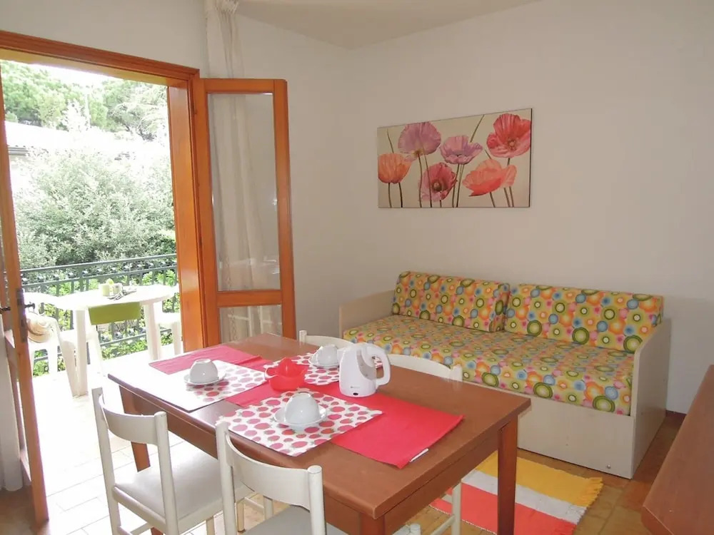 Relaxing villa with private garden near the sea