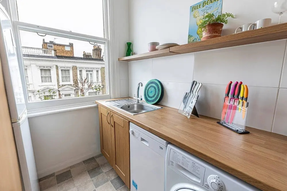 Lovely 1-bed Flat w/ Balcony in West Kensington