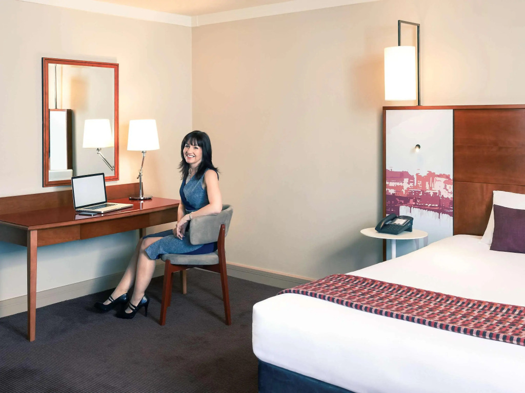 Holland House Hotel Cardiff By Sunday