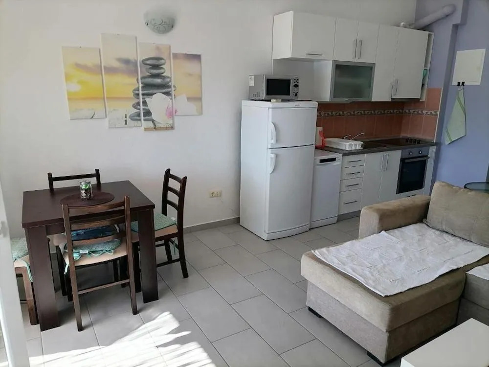 Apartment Sutalo with Hot Tub