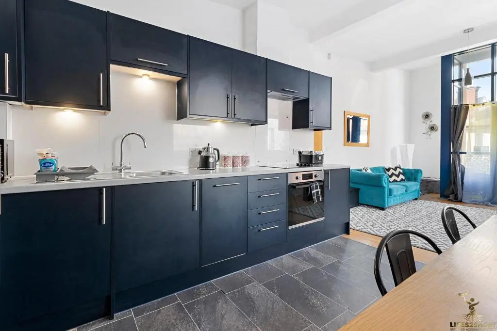 Smythen St, 2 bed apartment with balcony