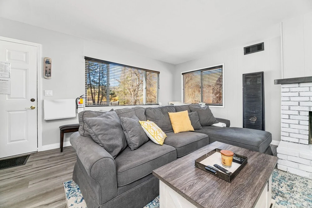 The Poppy 692 - Charming, Cozy Cabin Close To The Lake And The Village! Hot Tub! 1 Bedroom Home