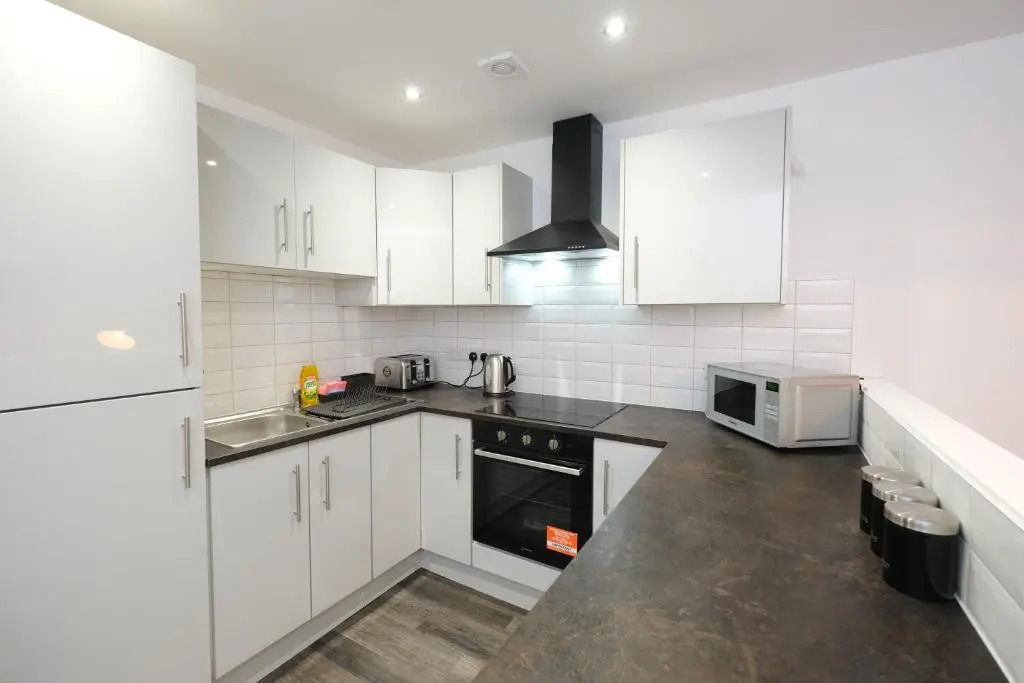 Air Host and Stay - Lewbry House Apartments, Liverpool, UK
