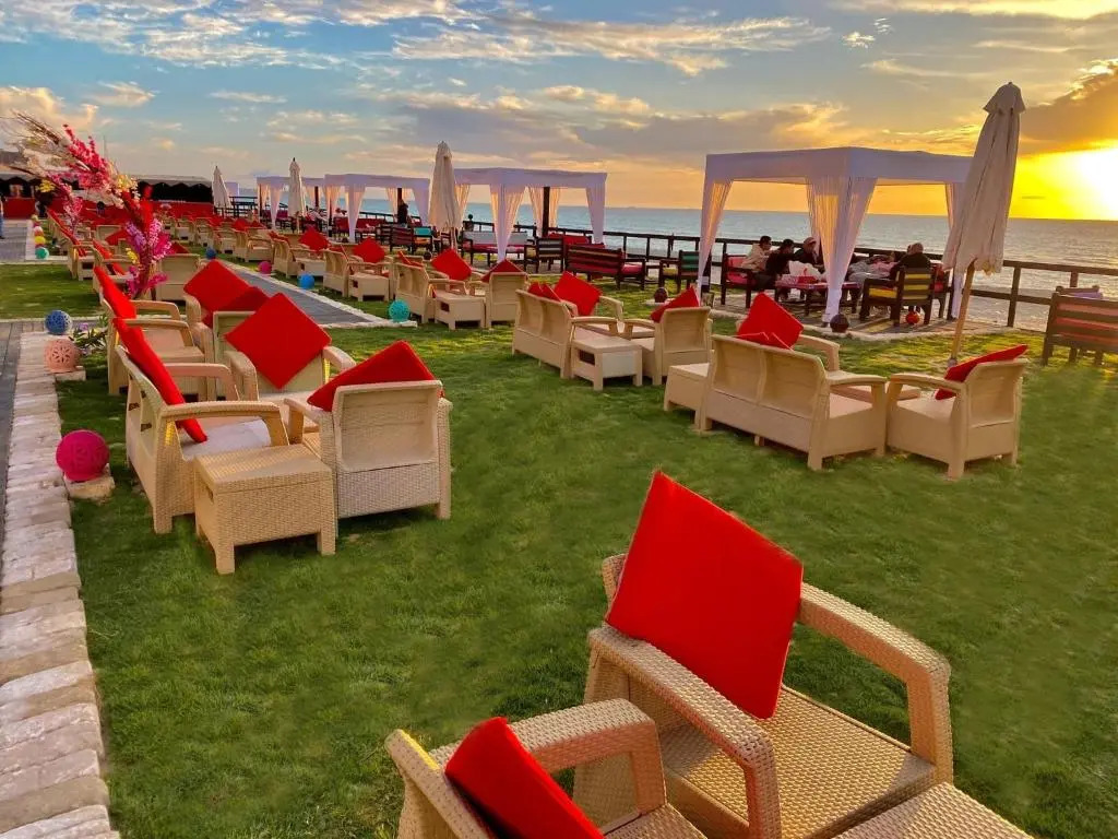 Apartment for you completely , Al-Ajami Al-Bitash, beach view