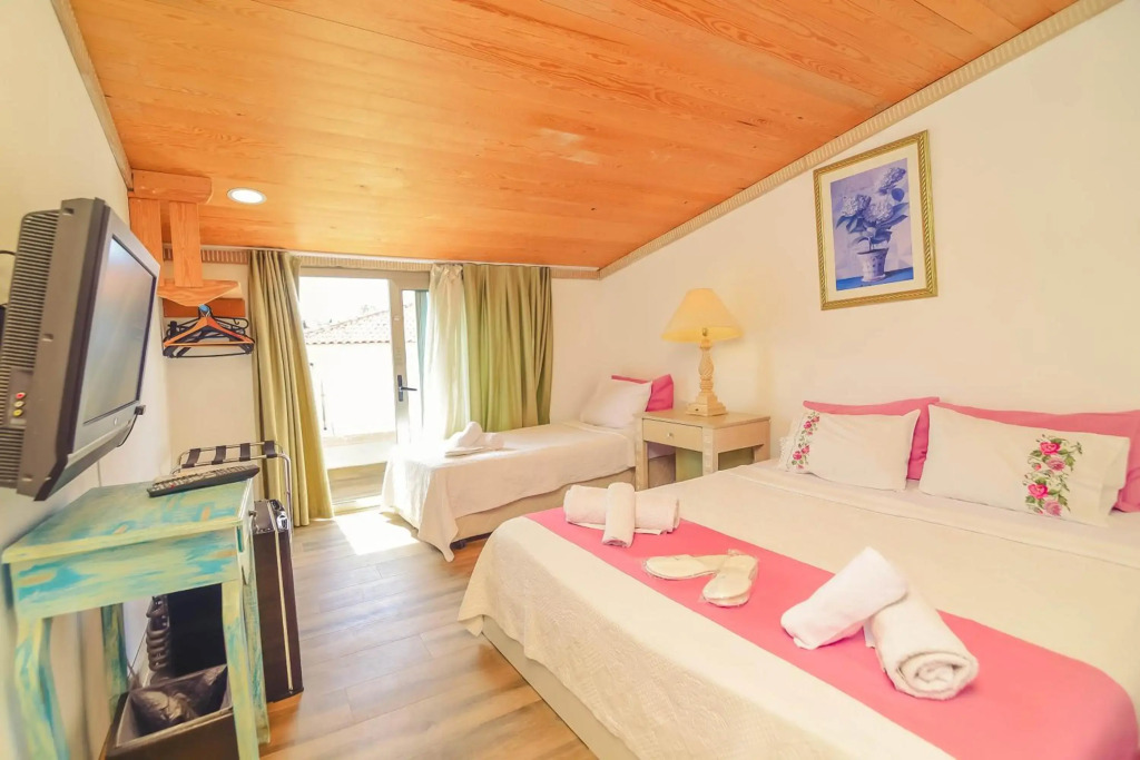 Alacati Asmali Konak Hotel