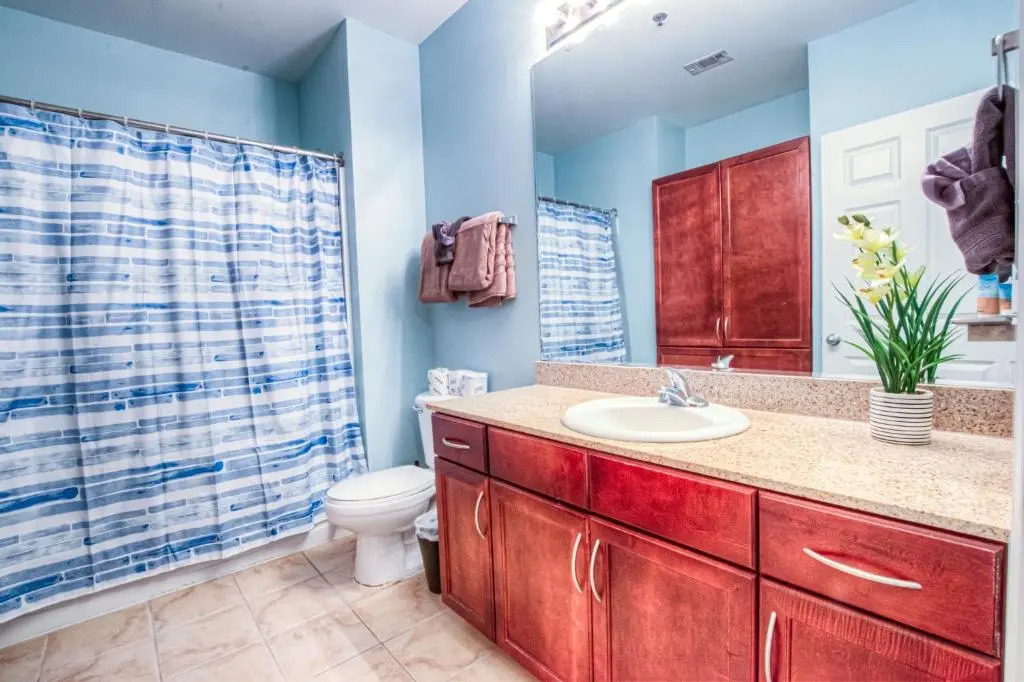 Large 3 Bd Penthouse 2034 In Laketown, Great Views and Amenities