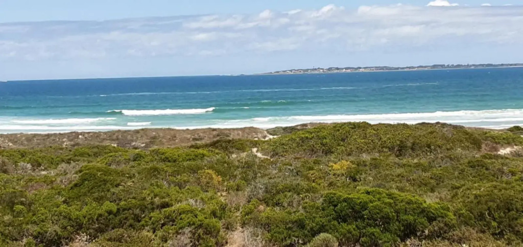 Beachfront 3-bedroom with Robben Island views