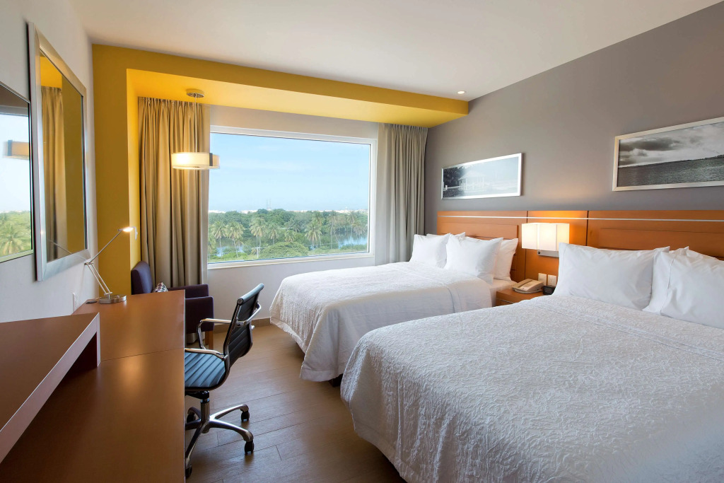 Hampton Inn & Suites by Hilton Paraiso