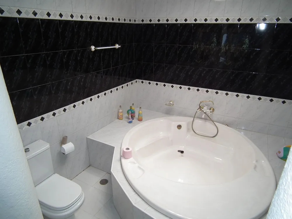 80s RetroStyle Villa