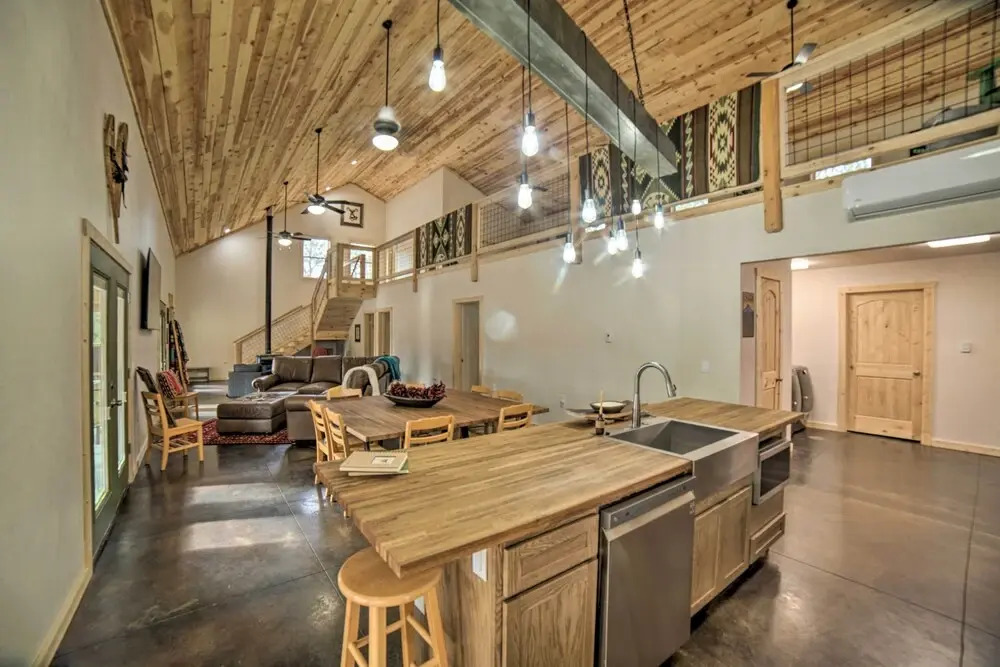 Family Home w/ Fire Pit & Grill ~ 1 Mi to Slopes!