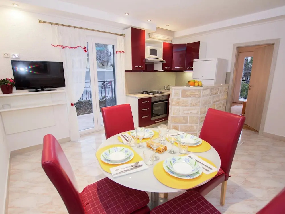 Modern Apartment in Slatine with Terrace