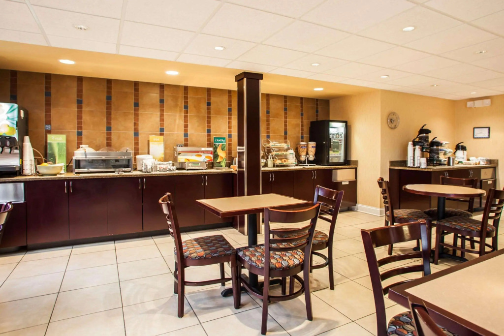Quality Inn & Suites St Charles -West Chicago
