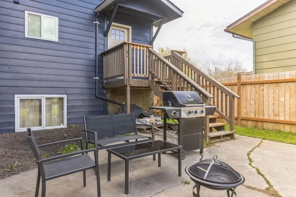 Apartment In Anchorage ~ 1.2 Miles from Downtown 2 Bedroom Apts by RedAwning