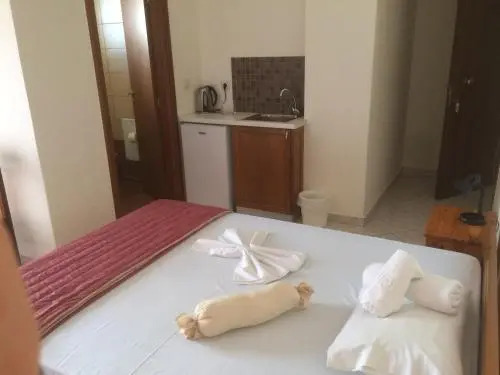Molos Beach Rooms