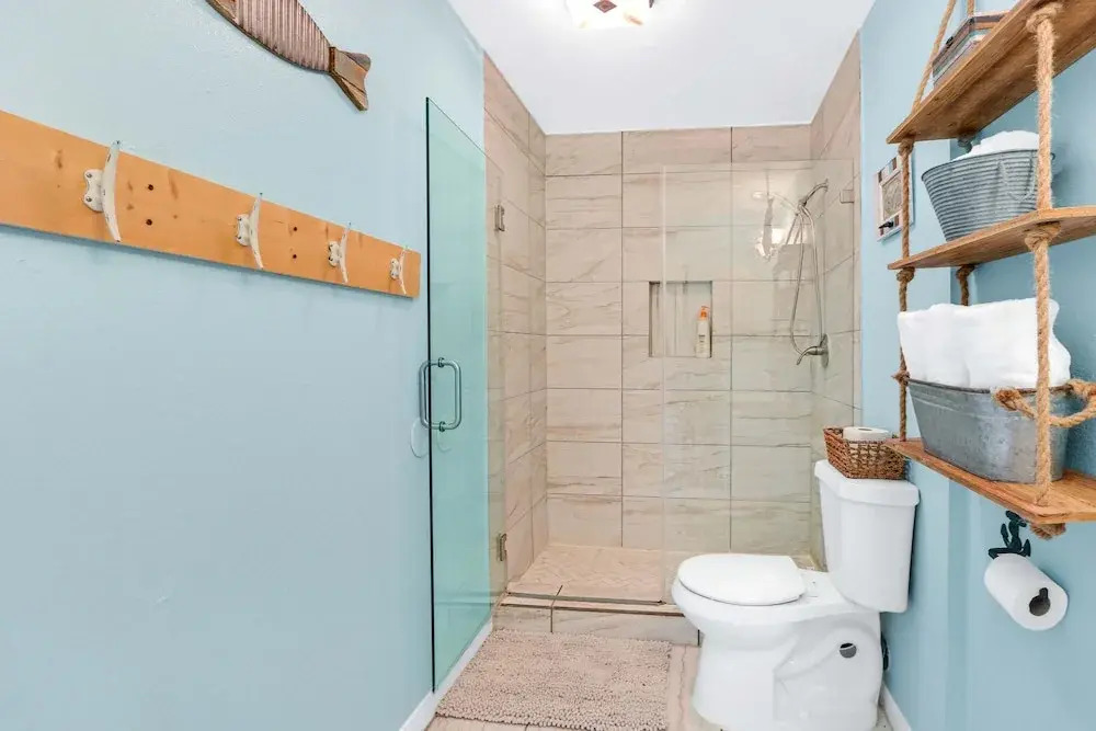 Charming Lakeside Condo - Moments to Lake Fun