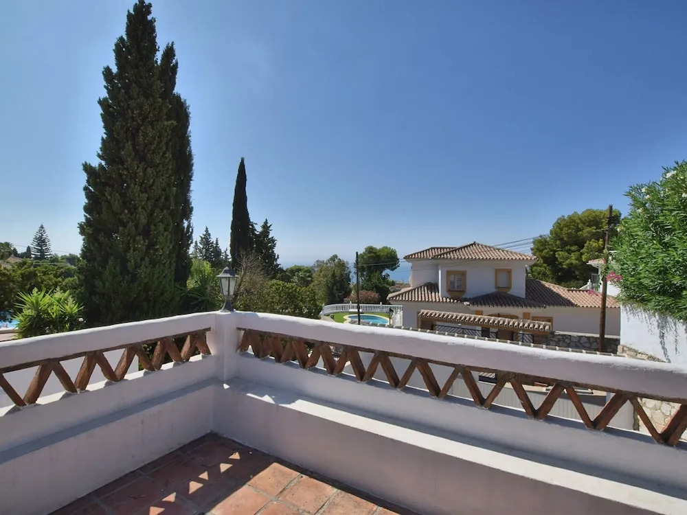 Homely holiday home in Benalmádena with private swimming pool
