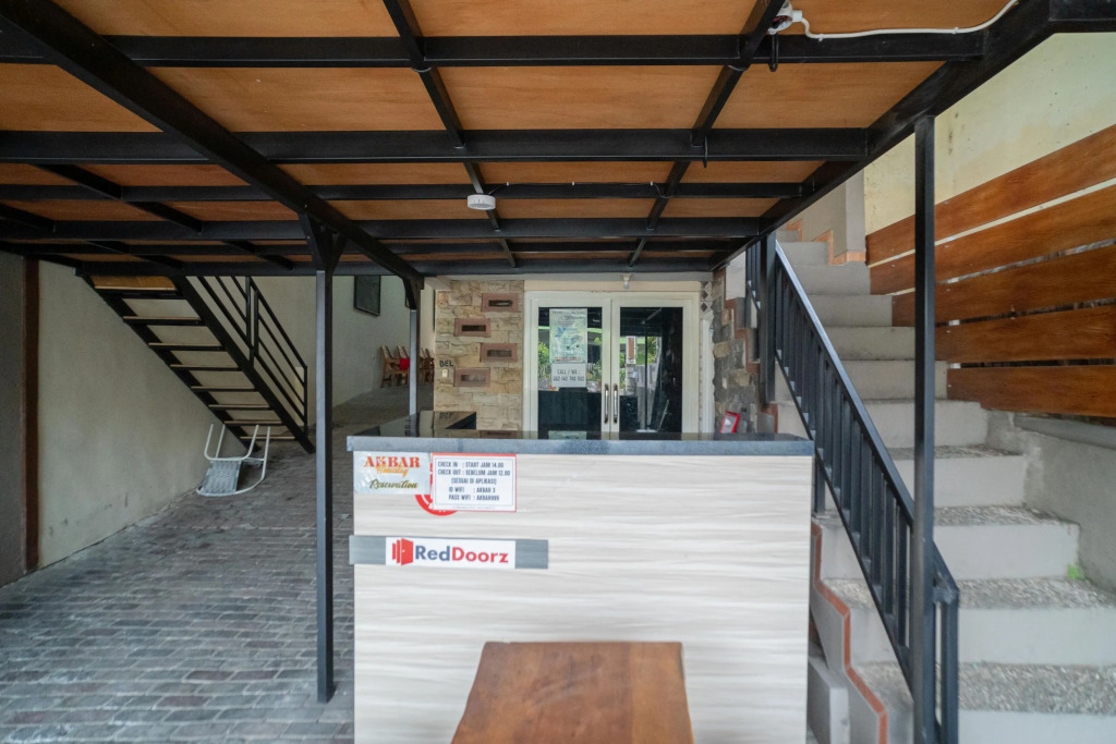 RedDoorz At Villa Akbar 3