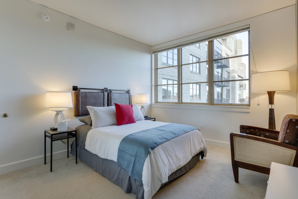 Spacious, Downtown Location – great for work and relaxing!