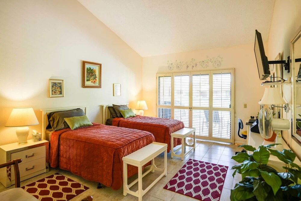 Golf Course View & Pool Access: Palm Desert Condo