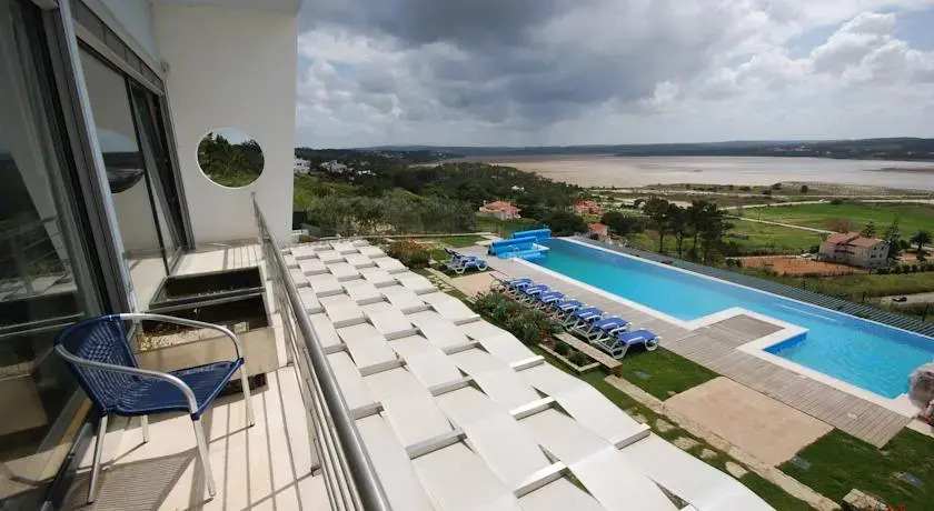 Unique Lake House In Silver Coast