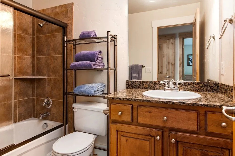 5640 Kodiak Way Townhouse by RedAwning