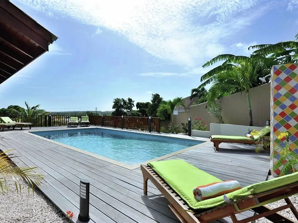 Modern Villa with Swimming Pool in Willemstad