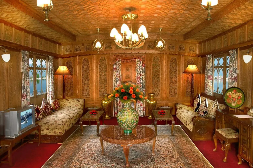 WelcomHeritage Gurkha Houseboats