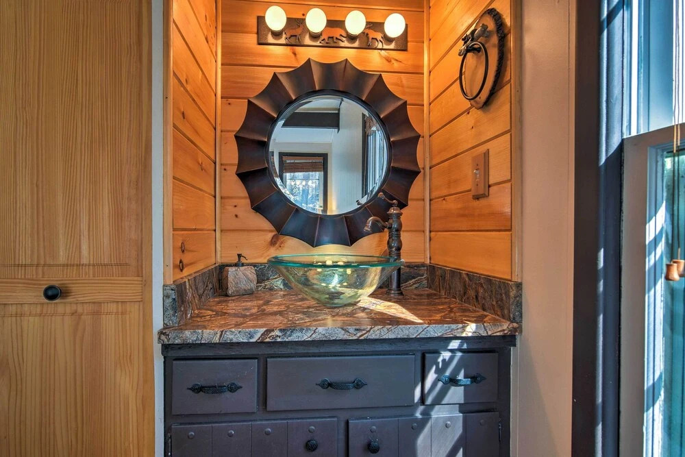 Family Retreat w/ Trail Access in Beech Mountain!