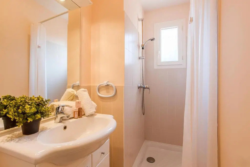 VILLA CLEMENTINIERS VI4266 By Riviera Holiday Home