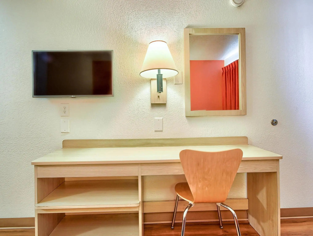 Motel 6-Fresno, CA - Blackstone North