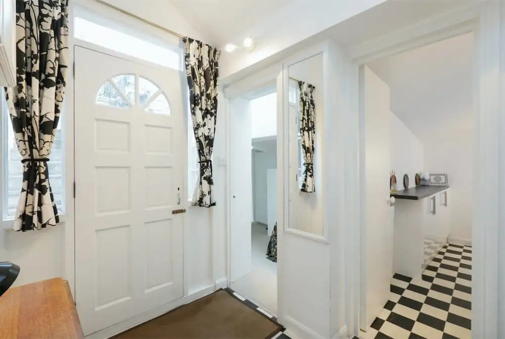 JOIVY 2 bed Flat by Maida Vale Tube & Shops