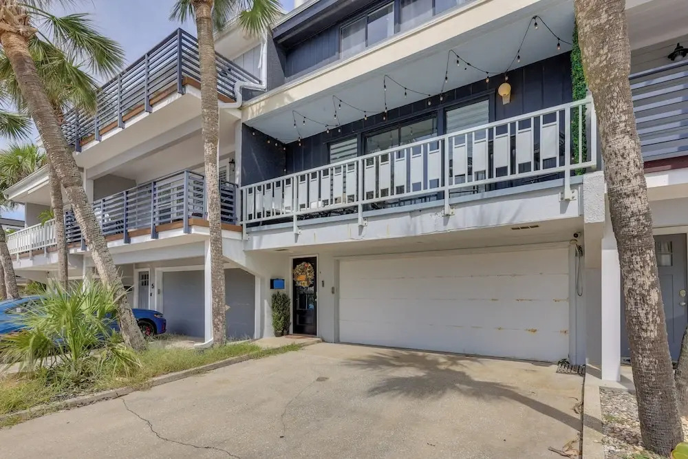 Steps to Sand: Townhome w/ Balcony in Jax Beach!