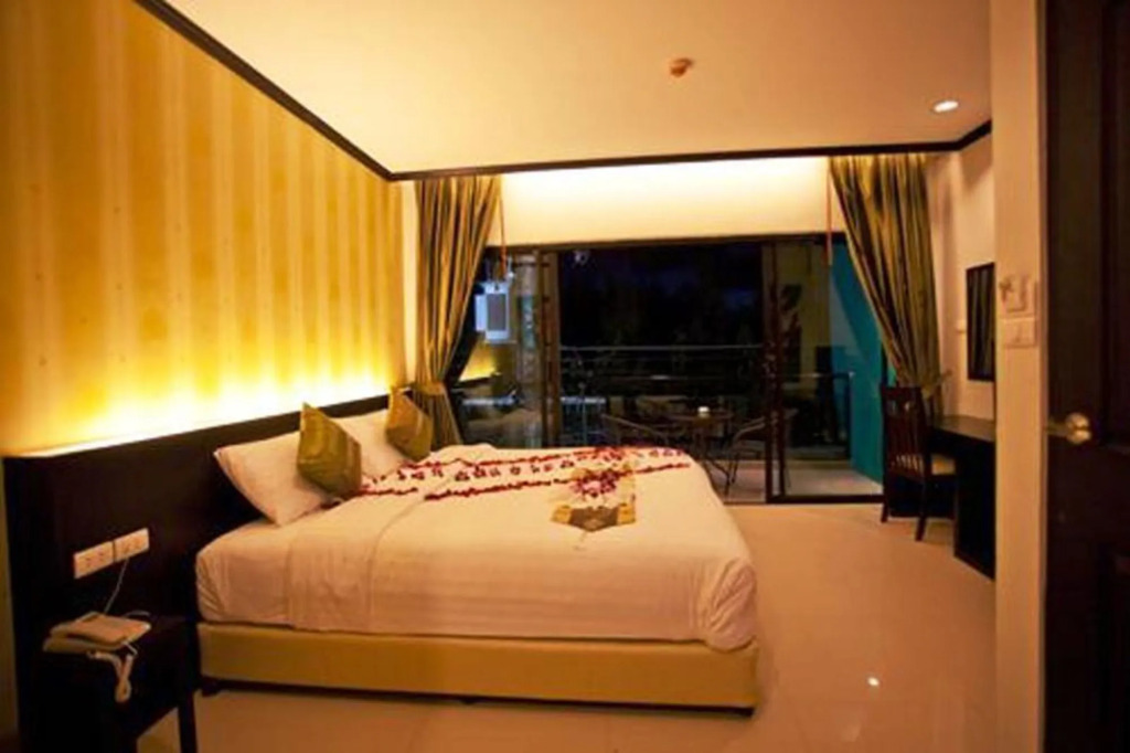 Free Way Kata Beach Hostel