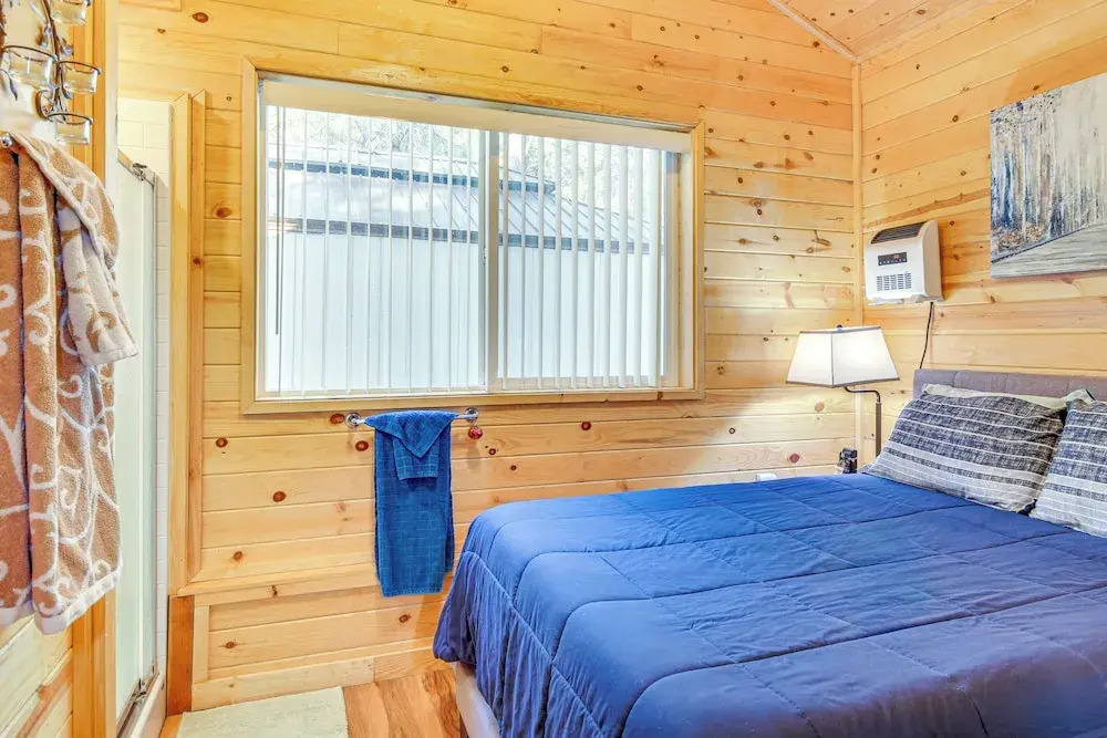 Grill, Fire Pit: Pet-friendly Lakeside Cottage!