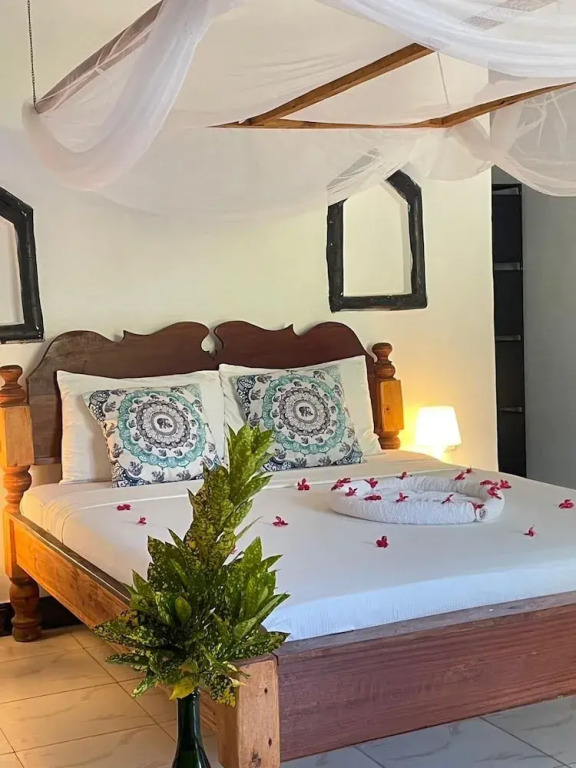 zanzllywood hotel and apartments