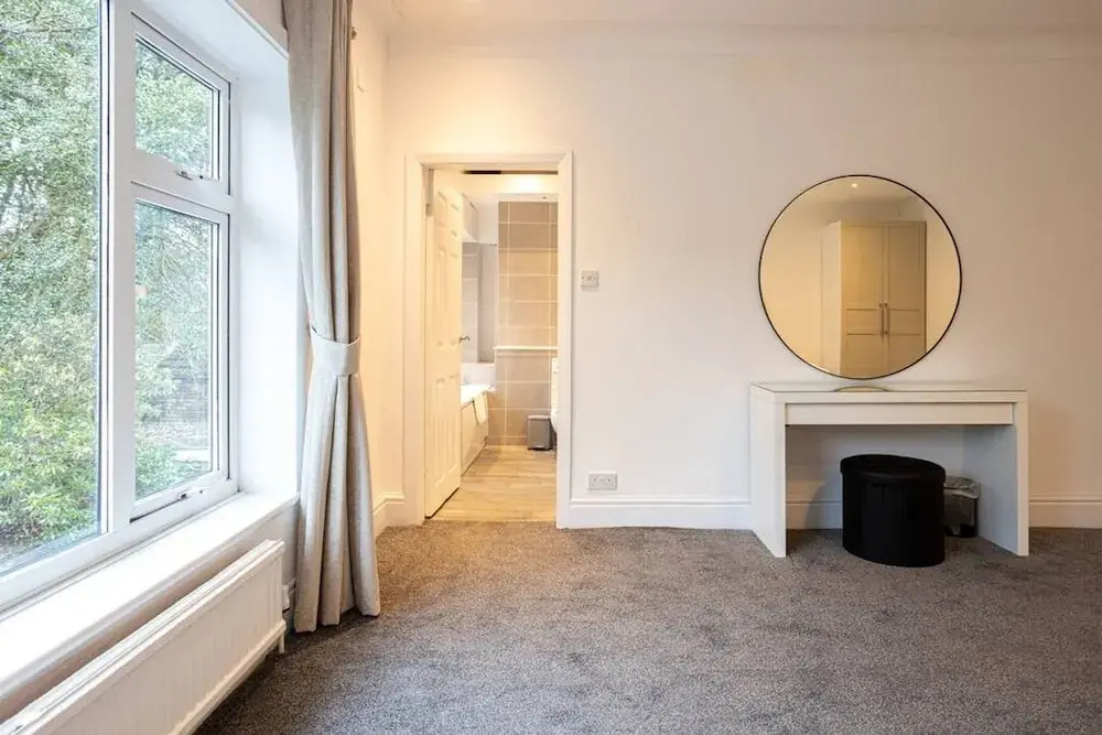 Spacious House With Parking Near Heaton Park