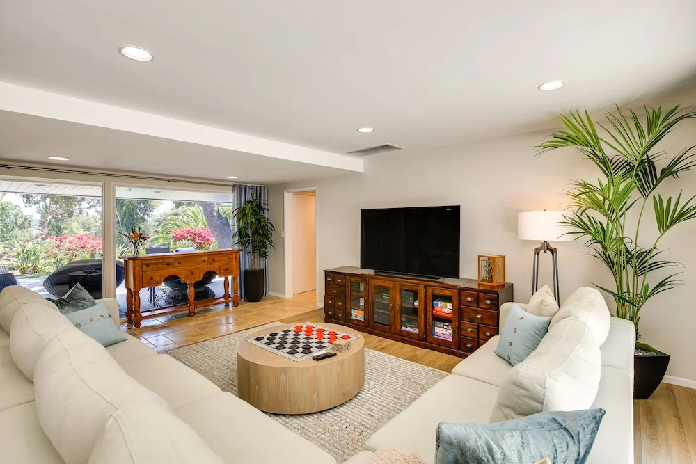 Whittier Vacation Rental: Close to Hiking Trails!