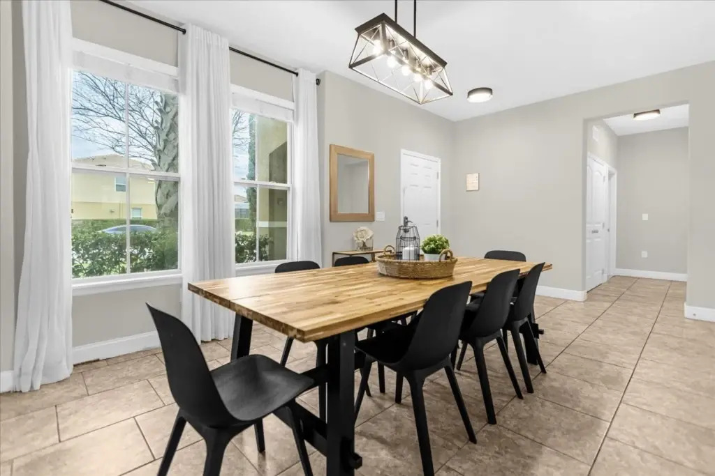 6 Bedrooms 5 Bathrooms Solterra 4193 Od