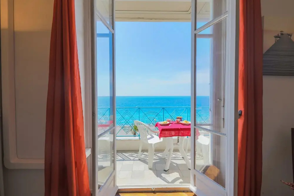 BLUE BEACH AP4172 bY RIVIERA HOLIDA HOMES