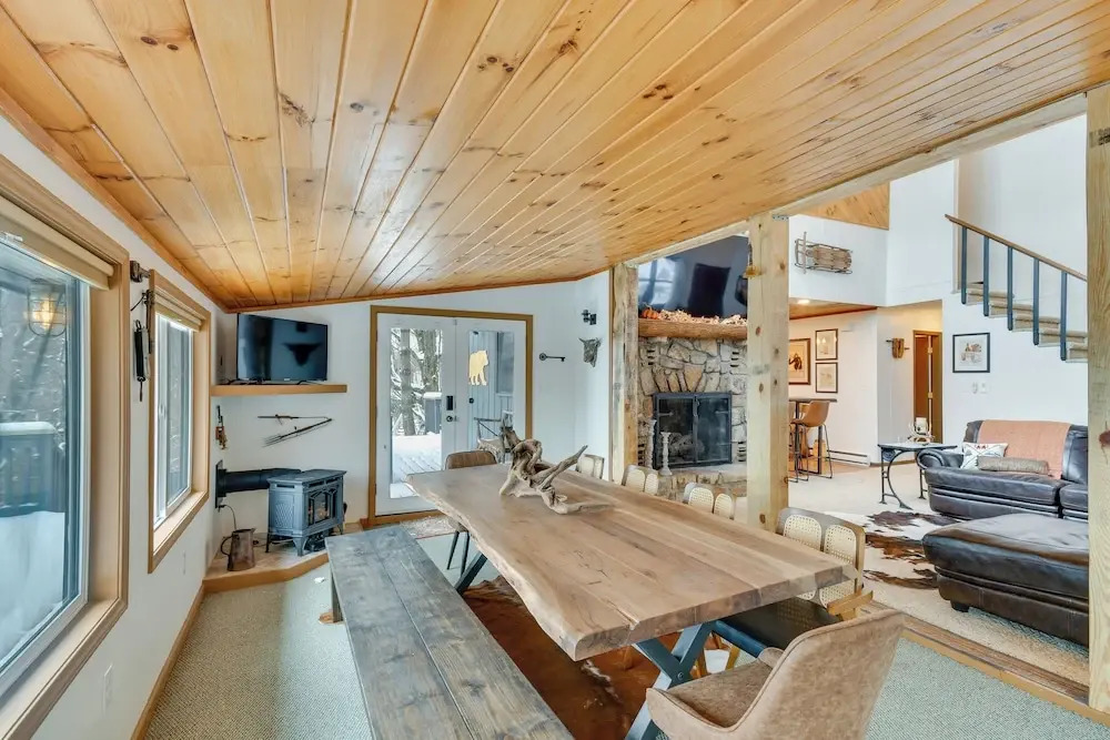 6 Mi to Skiing! Hot Tub Hideaway in Seven Devils