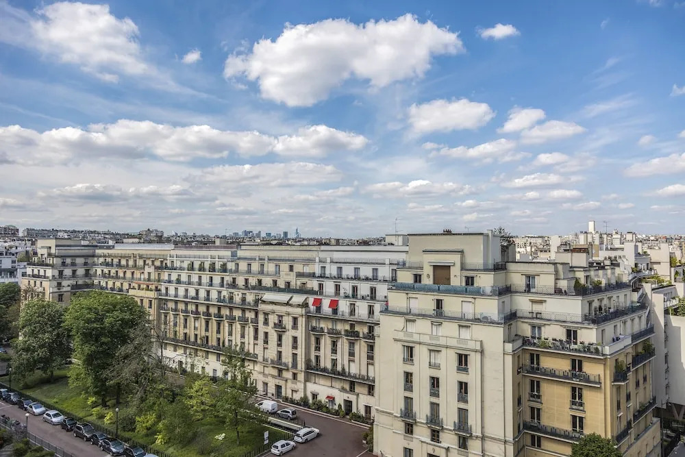 EUROPEA Eiffel Tower View Residence