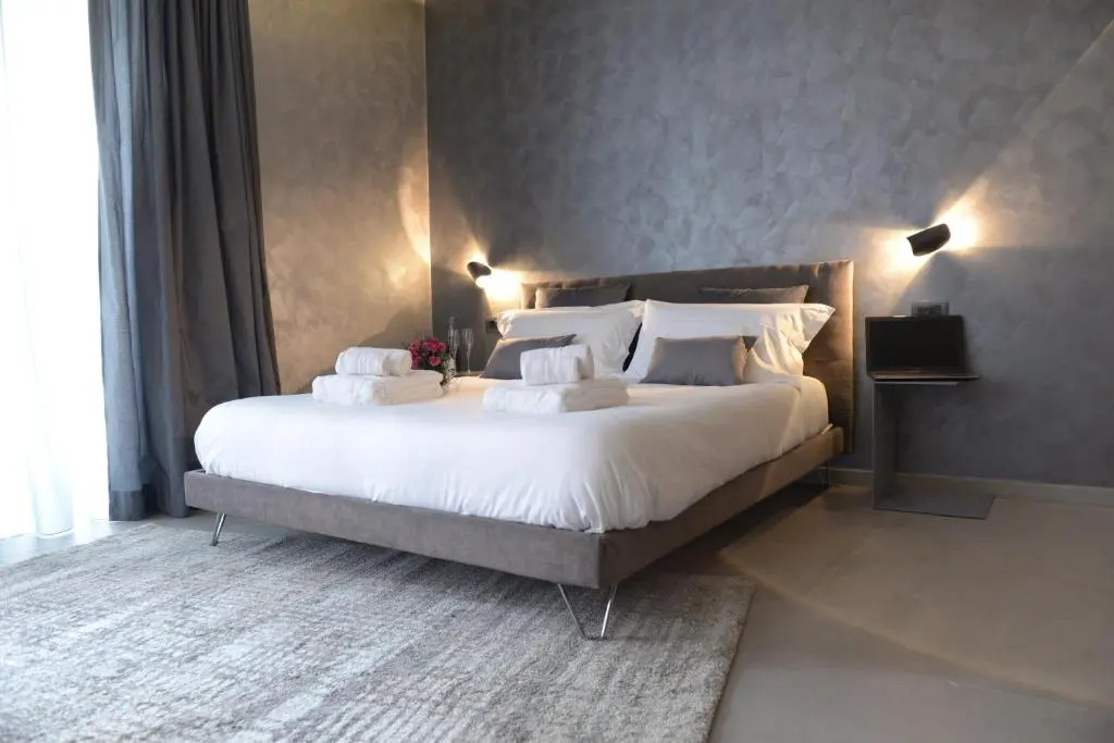 Suite28 (Adults Only)